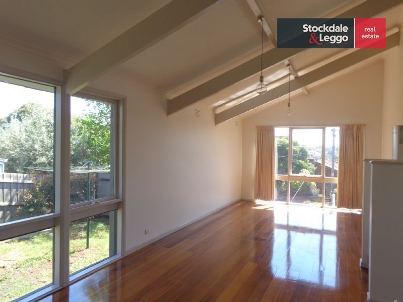 29 Nigel Crescent, Gladstone Park VIC 3043