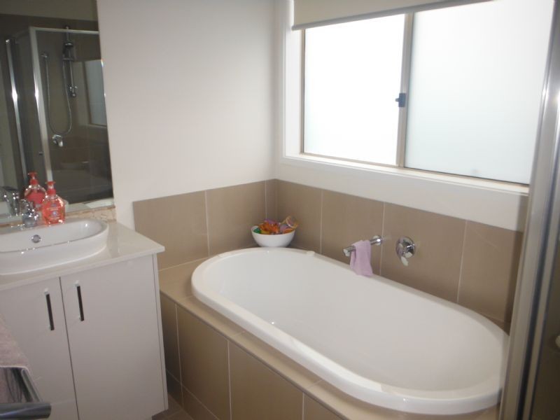 16 Powell Street, Craigieburn VIC 3064