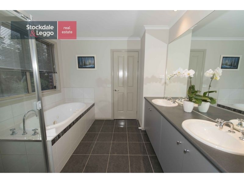 7 Aldercress Close, Craigieburn VIC 3064