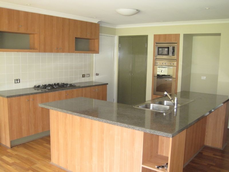 6 Kinloch Grove, Greenvale VIC 3059
