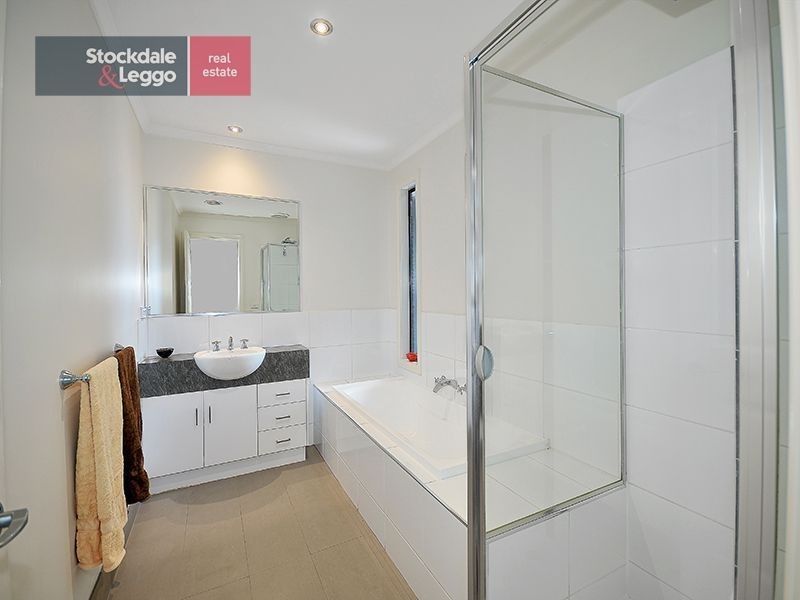 2/248 Melrose Drive, Tullamarine VIC 3043