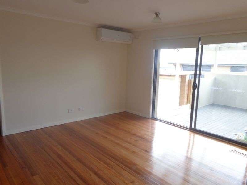 68 Wolverton Drive, Gladstone Park VIC 3043