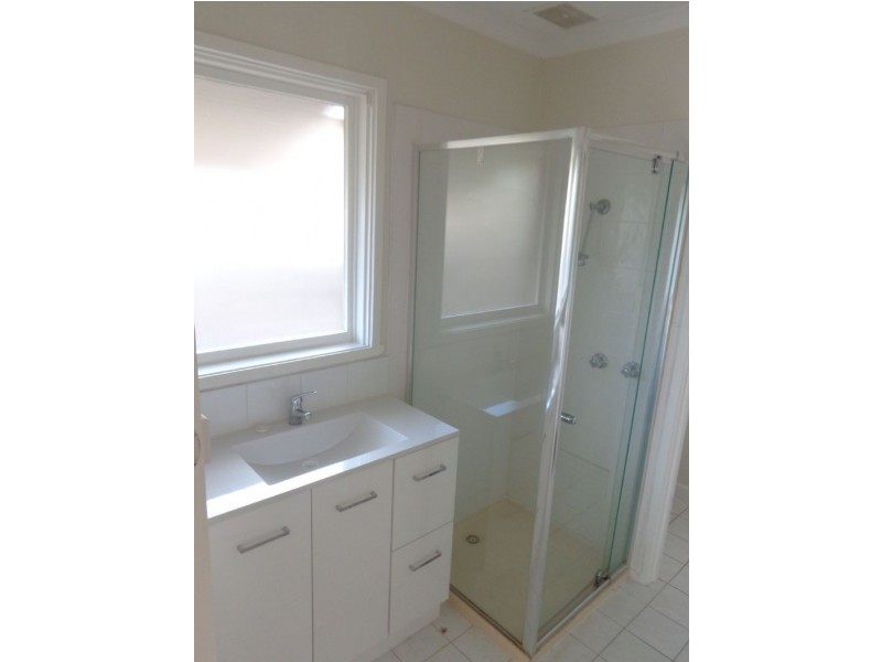 68 Wolverton Drive, Gladstone Park VIC 3043