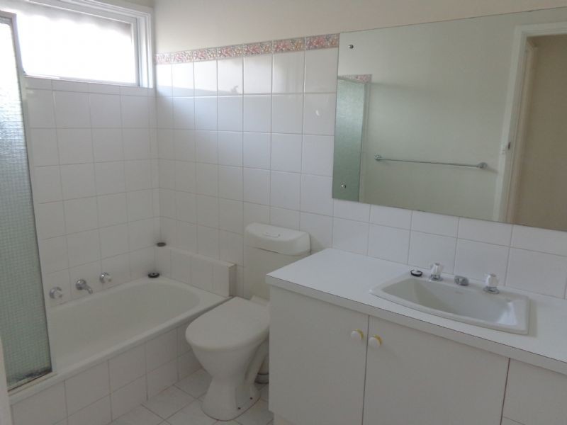 68 Wolverton Drive, Gladstone Park VIC 3043