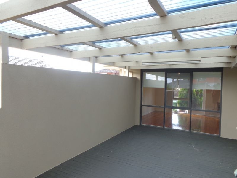 68 Wolverton Drive, Gladstone Park VIC 3043