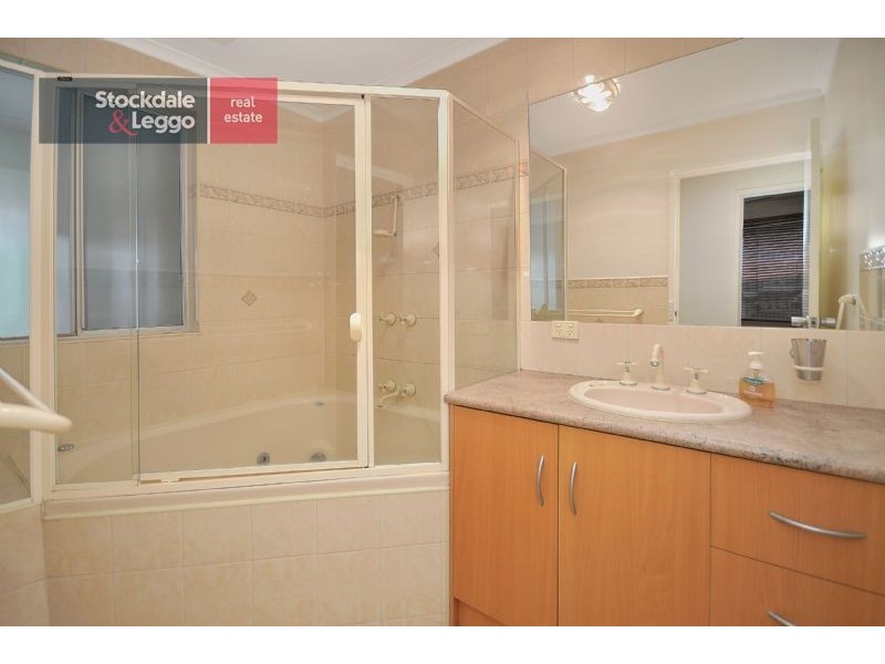 5 Beresford Crescent, Gladstone Park VIC 3043