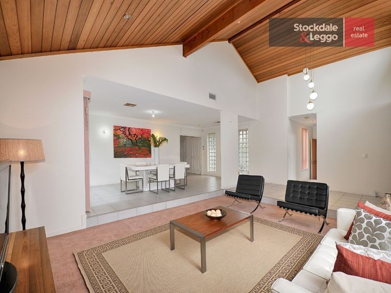 19 Mossgiel Avenue, Greenvale VIC 3059