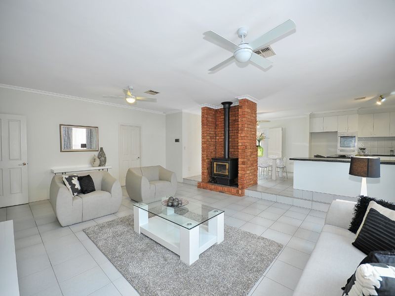 19 Mossgiel Avenue, Greenvale VIC 3059