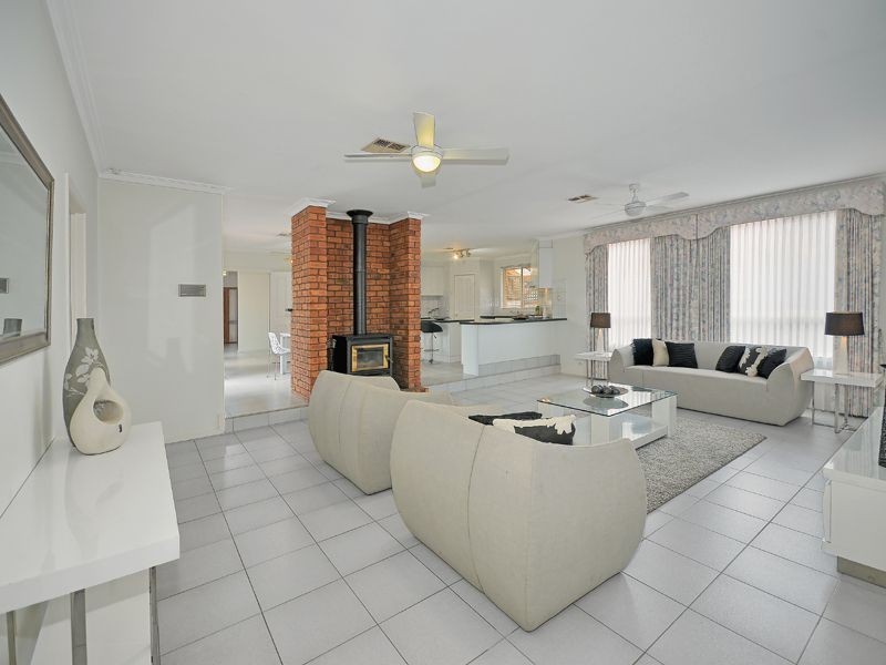 19 Mossgiel Avenue, Greenvale VIC 3059