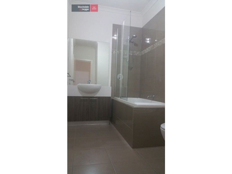 32 Furlong Street, Craigieburn VIC 3064