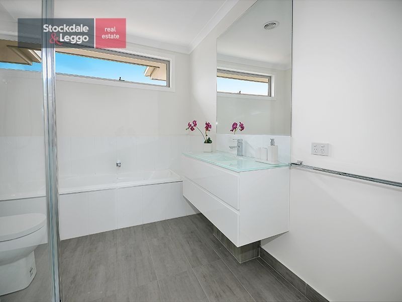52 Banksia Grove, Tullamarine VIC 3043