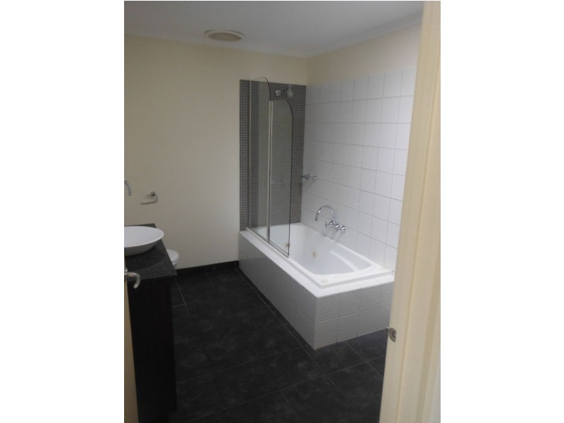 16 Rimfire Wlk, Maribyrnong VIC 3032