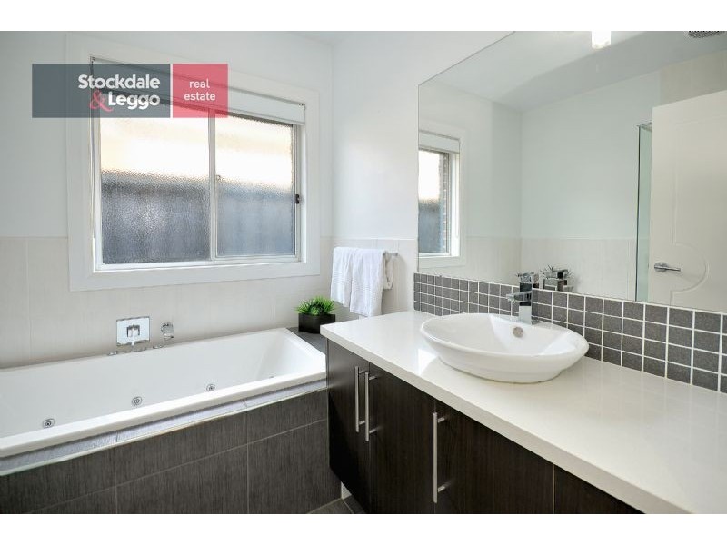 32 Canisby Way, Craigieburn VIC 3064