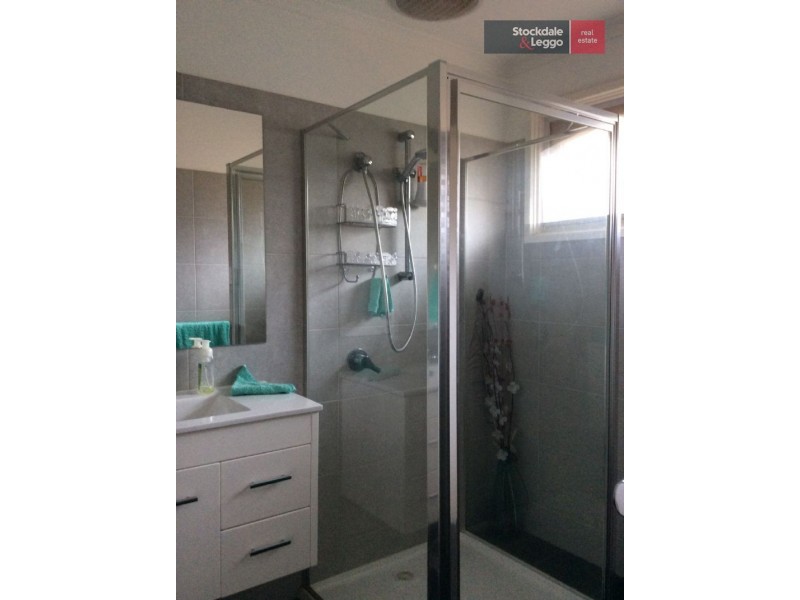 23 Grantley Drive, Gladstone Park VIC 3043