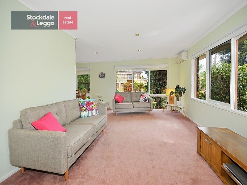 40 Finton Grove, Gladstone Park VIC 3043