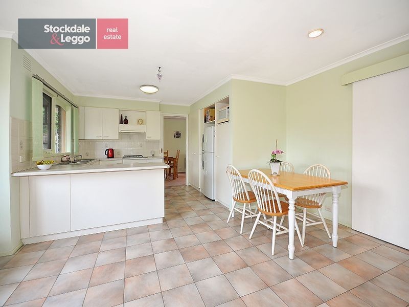 40 Finton Grove, Gladstone Park VIC 3043