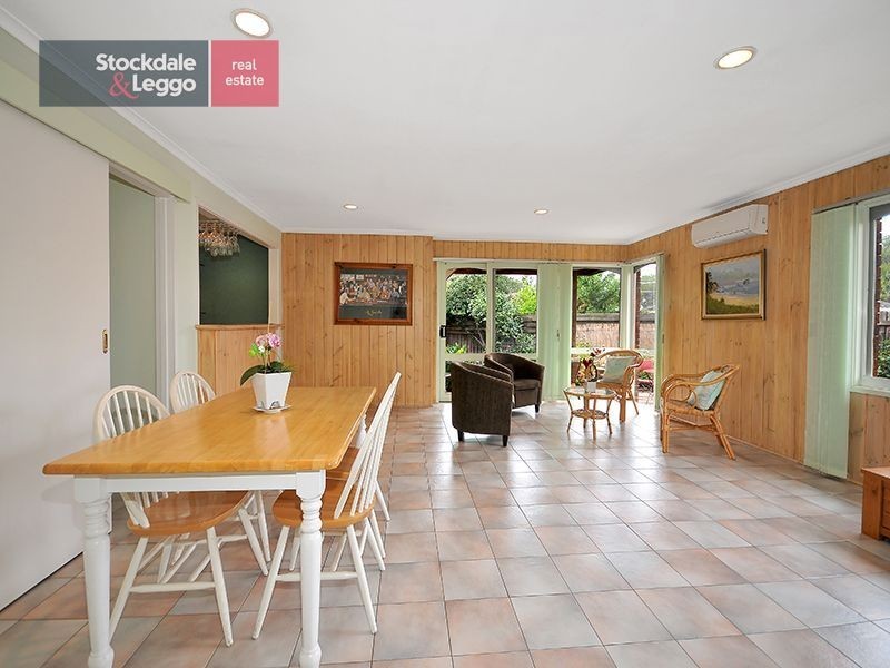 40 Finton Grove, Gladstone Park VIC 3043