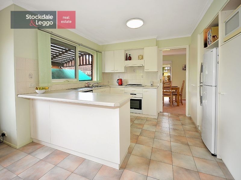 40 Finton Grove, Gladstone Park VIC 3043