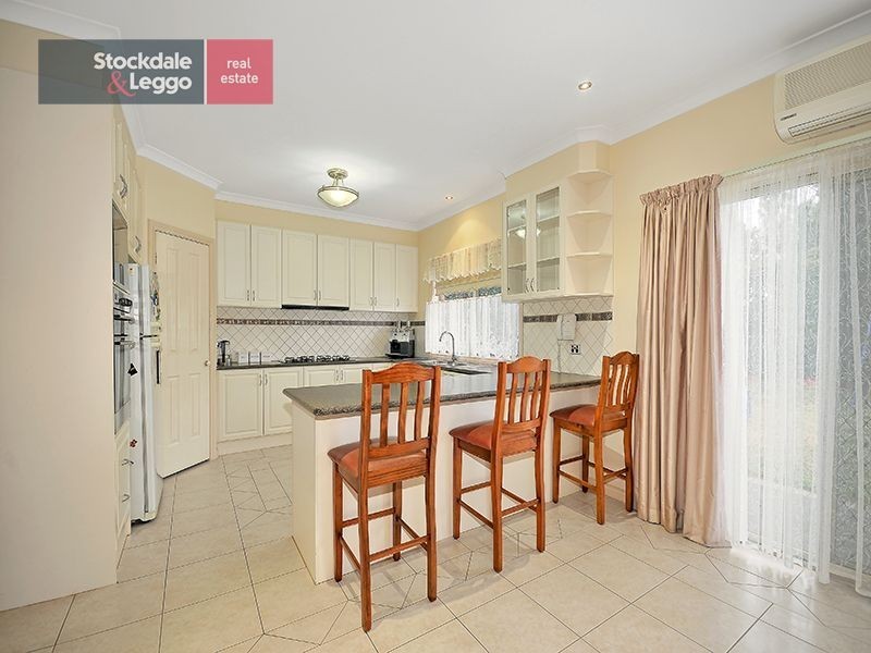 113 Rossiter Avenue, Roxburgh Park VIC 3064