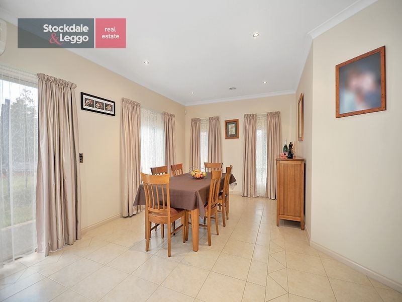 113 Rossiter Avenue, Roxburgh Park VIC 3064