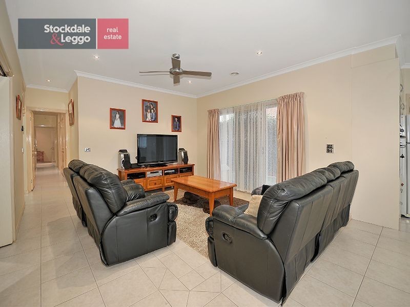 113 Rossiter Avenue, Roxburgh Park VIC 3064