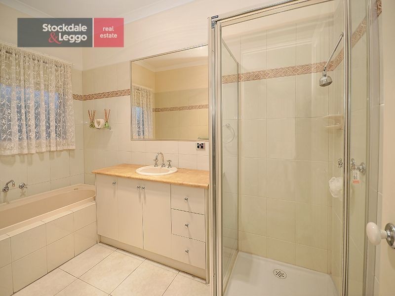 113 Rossiter Avenue, Roxburgh Park VIC 3064