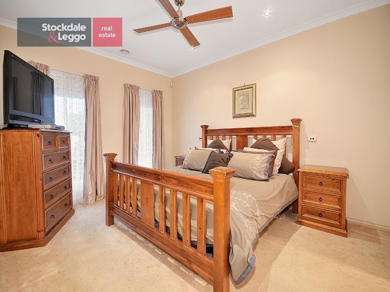 113 Rossiter Avenue, Roxburgh Park VIC 3064