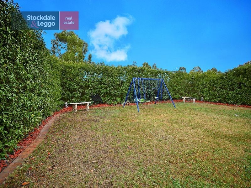 113 Rossiter Avenue, Roxburgh Park VIC 3064