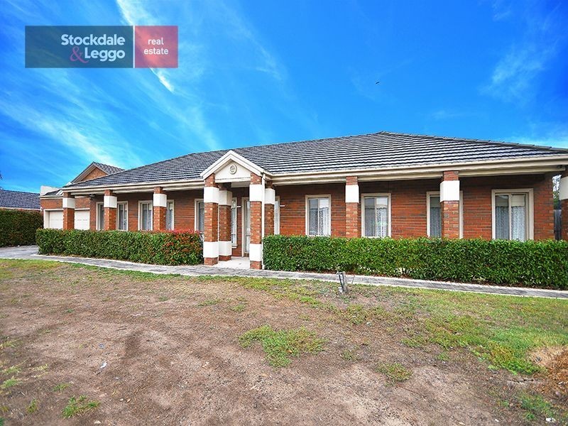 113 Rossiter Avenue, Roxburgh Park VIC 3064