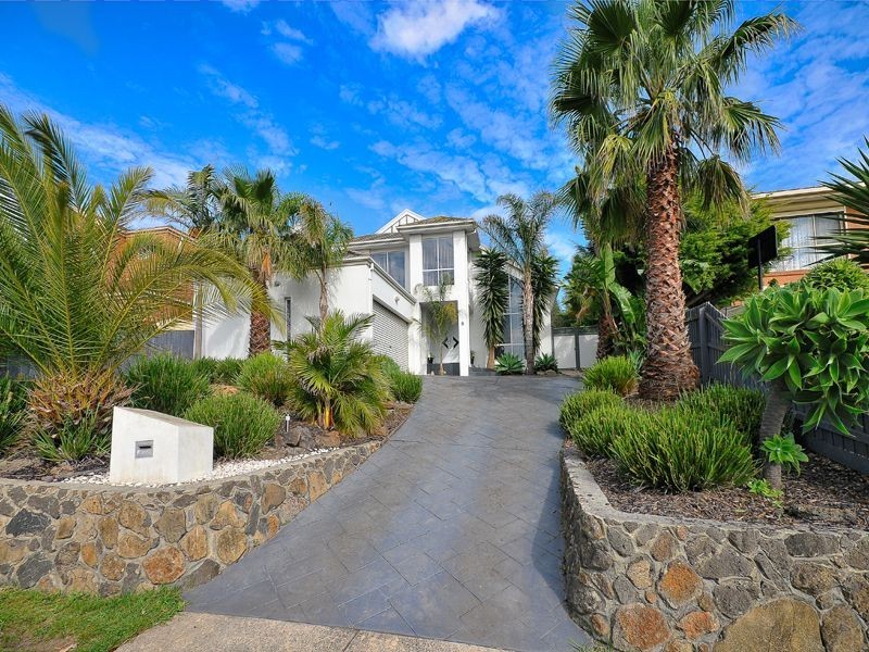 6 Pickersgill Crescent, Roxburgh Park VIC 3064