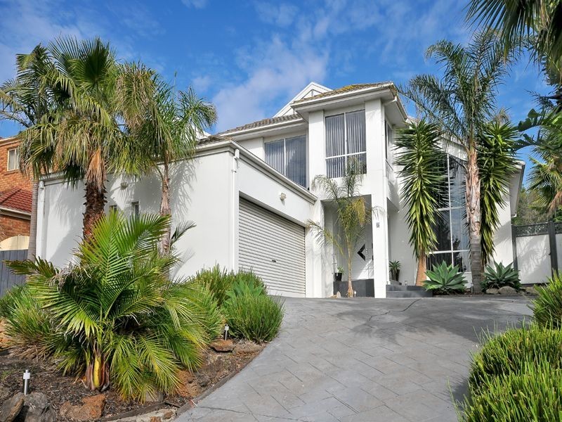 6 Pickersgill Crescent, Roxburgh Park VIC 3064