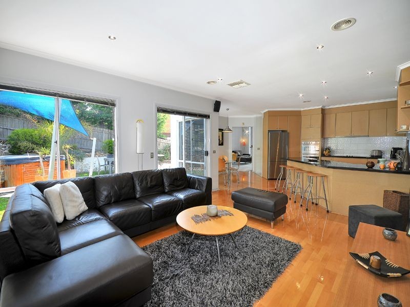 6 Pickersgill Crescent, Roxburgh Park VIC 3064