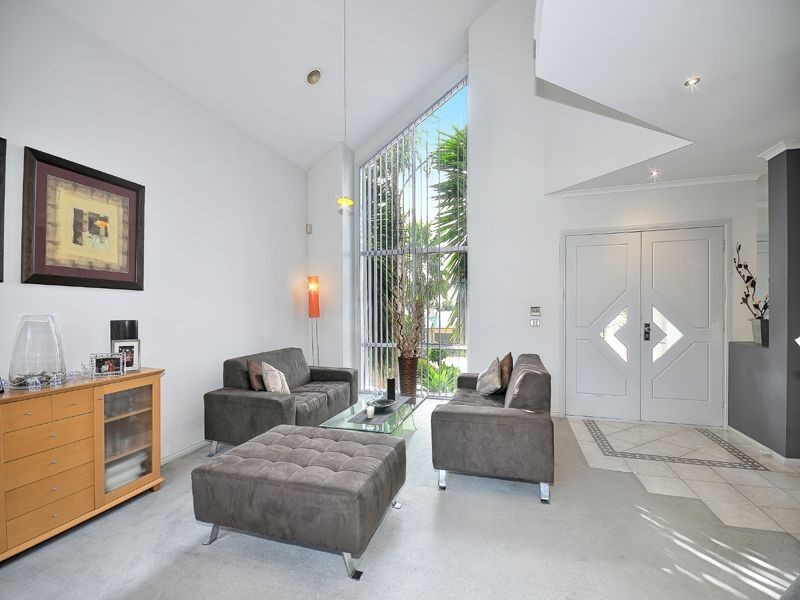 6 Pickersgill Crescent, Roxburgh Park VIC 3064