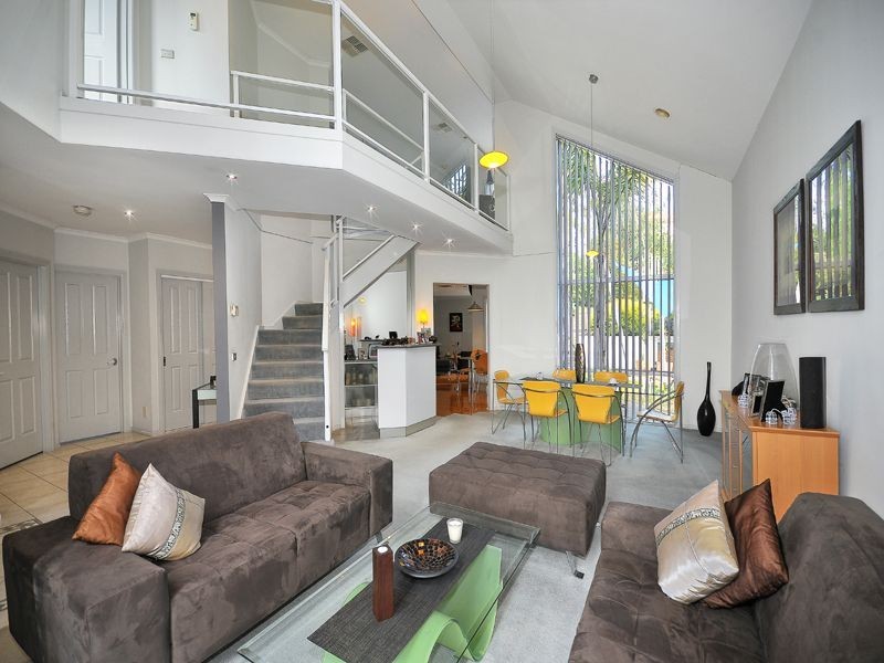 6 Pickersgill Crescent, Roxburgh Park VIC 3064