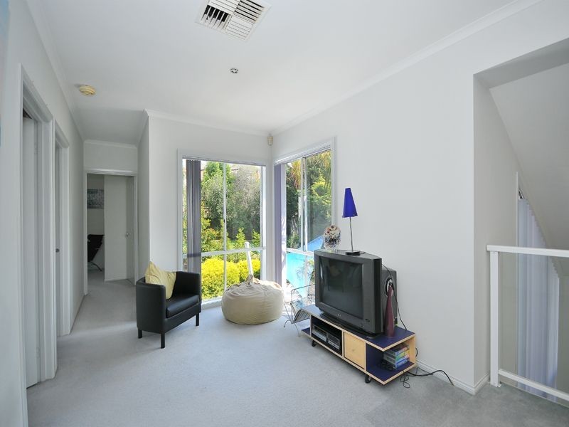 6 Pickersgill Crescent, Roxburgh Park VIC 3064