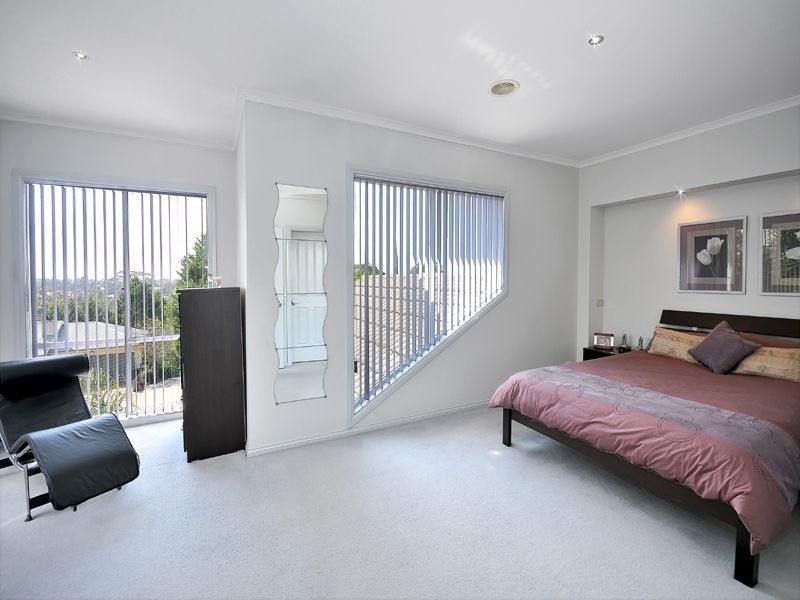 6 Pickersgill Crescent, Roxburgh Park VIC 3064