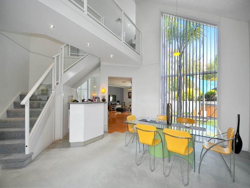 6 Pickersgill Crescent, Roxburgh Park VIC 3064