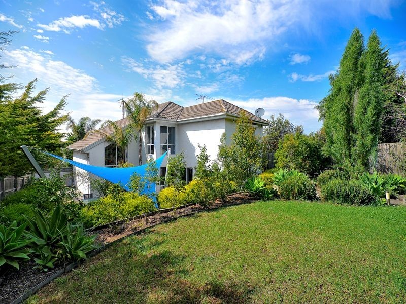 6 Pickersgill Crescent, Roxburgh Park VIC 3064