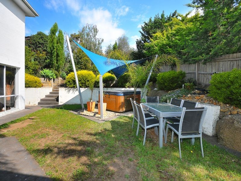 6 Pickersgill Crescent, Roxburgh Park VIC 3064