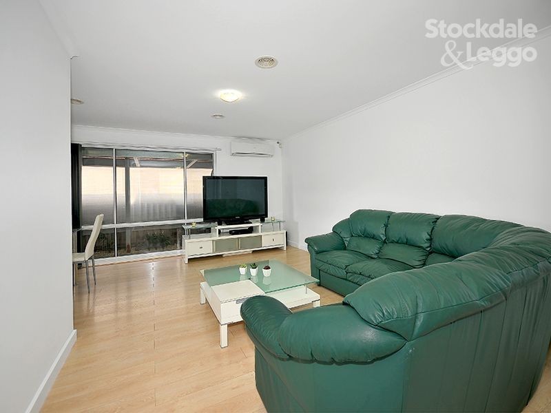 25 Lachlan Crescent, Roxburgh Park VIC 3064