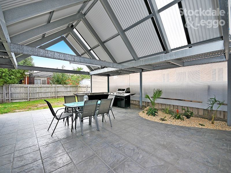 25 Lachlan Crescent, Roxburgh Park VIC 3064