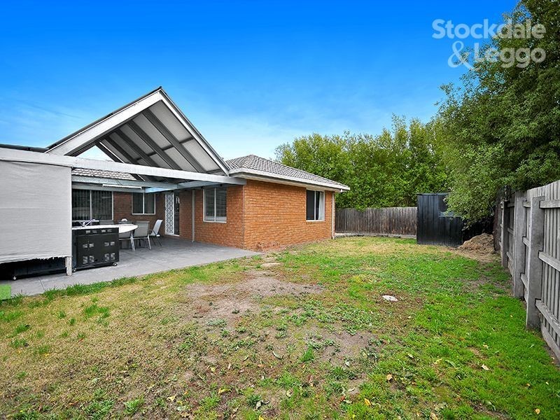 25 Lachlan Crescent, Roxburgh Park VIC 3064