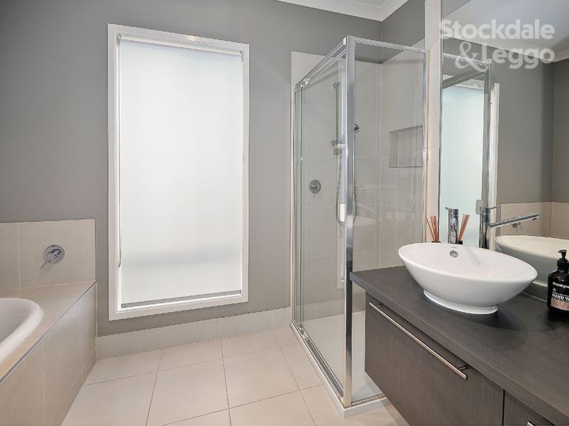 8 Saint Road, Craigieburn VIC 3064