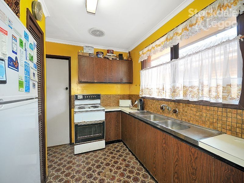 30 Windermere Crescent, Gladstone Park VIC 3043