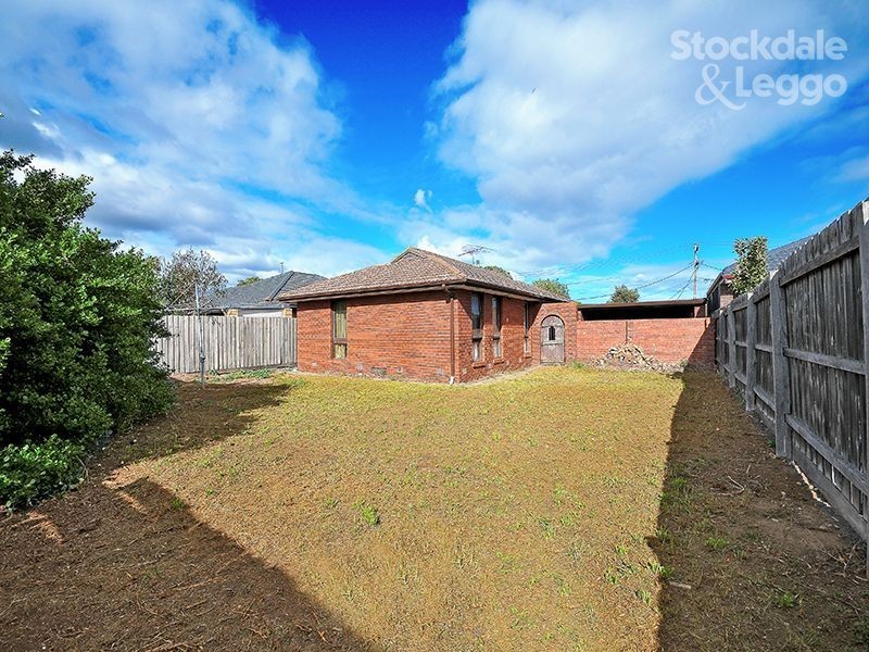 30 Windermere Crescent, Gladstone Park VIC 3043