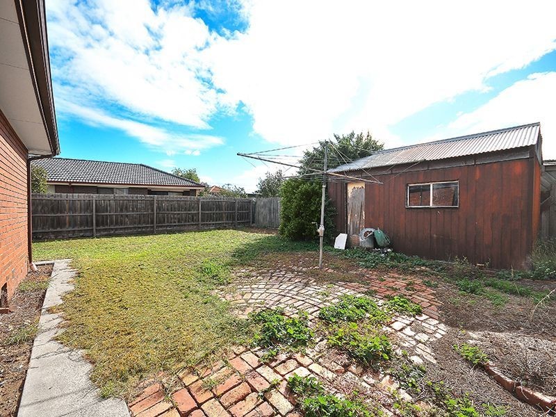 30 Windermere Crescent, Gladstone Park VIC 3043