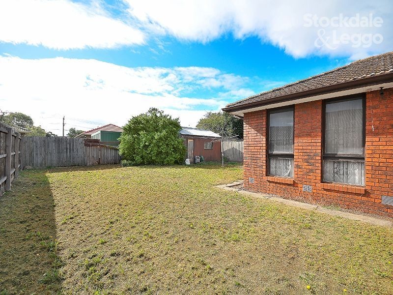 30 Windermere Crescent, Gladstone Park VIC 3043