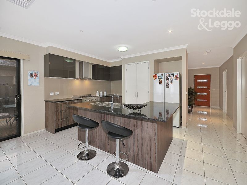 30 Thoresby Circuit, Craigieburn VIC 3064