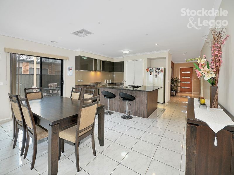 30 Thoresby Circuit, Craigieburn VIC 3064