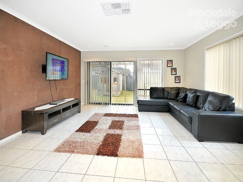 30 Thoresby Circuit, Craigieburn VIC 3064